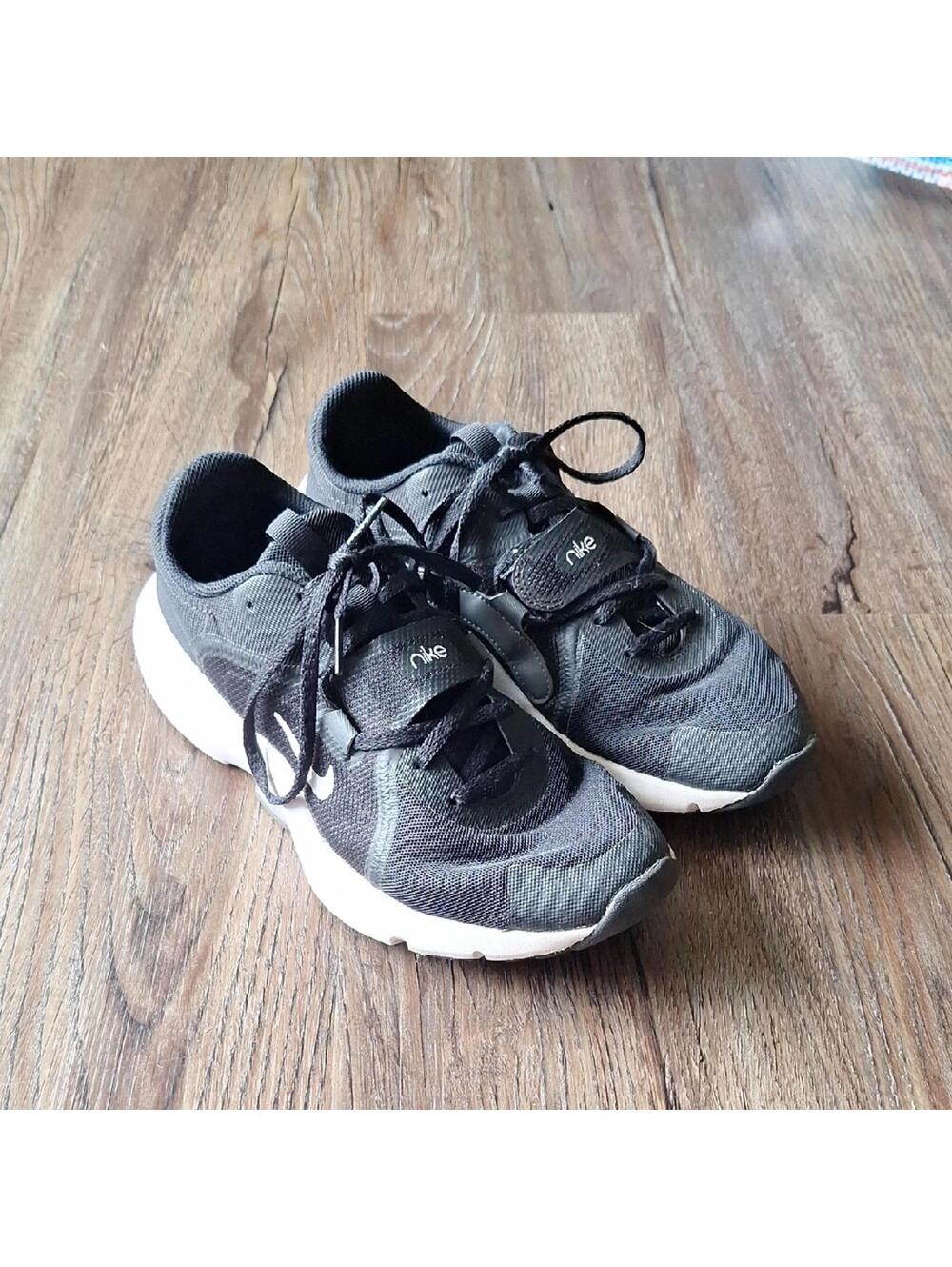 Nike Womens Black Athletic Shoe Size 8.5